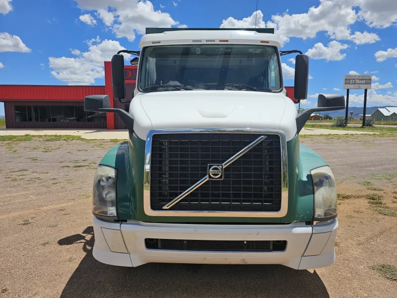 Volvo VNL 7m3 Acorazado Muelles 2013 - Motor Cummins - 640,309 millas - foto 2 - en venta Chihuahua
