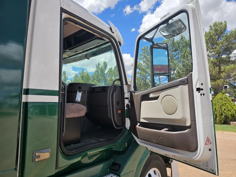 Volvo VNL 7m3 Acorazado Muelles 2013 - Motor Cummins - 640,309 millas - foto 14 - en venta Chihuahua