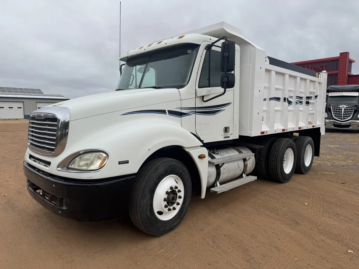 Freightliner Columbia - 13.5 Metros - Acorazado 2006 - Motor Mercedes - 329,714 millas - en venta Chihuahua