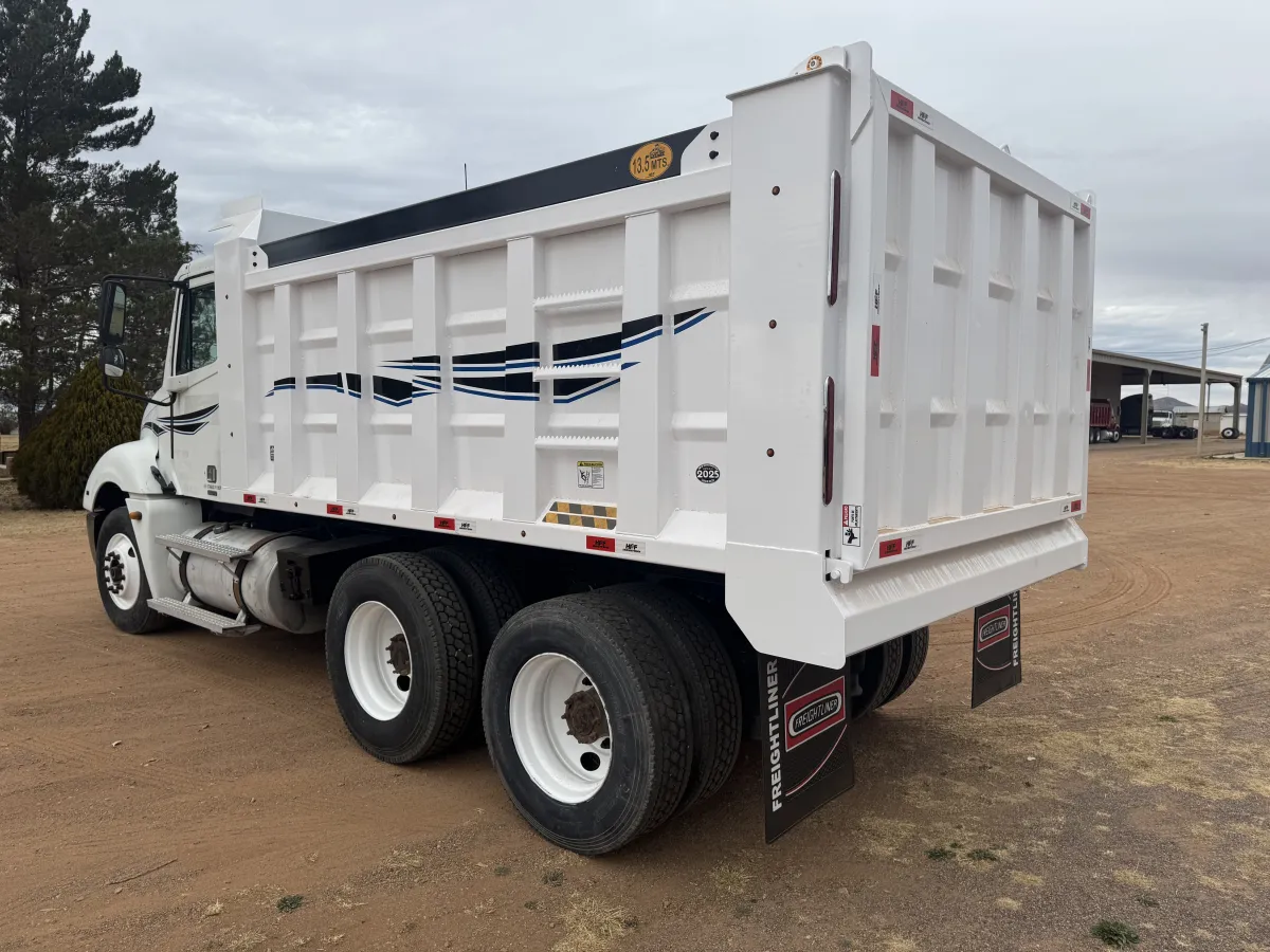 Freightliner Columbia - 13.5 Metros - Acorazado 2006 - Motor Mercedes - 329,714 millas - en venta Chihuahua
