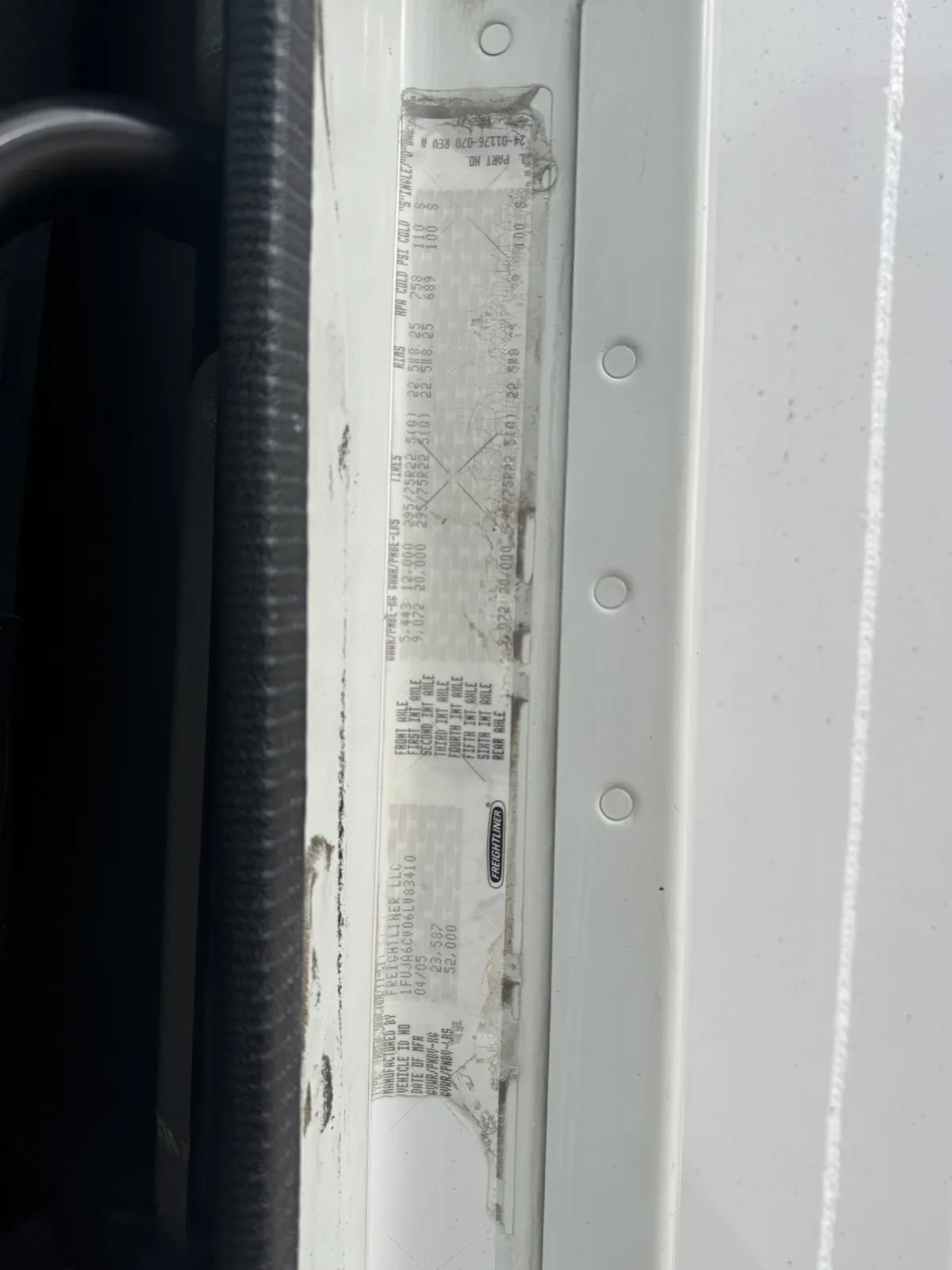 Freightliner Columbia - 13.5 Metros - Acorazado 2006 - Motor Mercedes - 329,714 millas - en venta Chihuahua