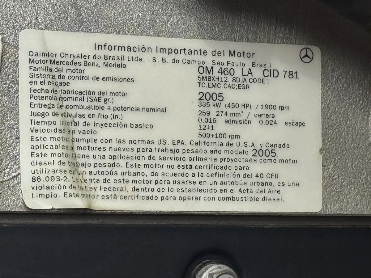 Freightliner Columbia - 13.5 Metros - Acorazado 2006 - Motor Mercedes - 329,714 millas - en venta Chihuahua