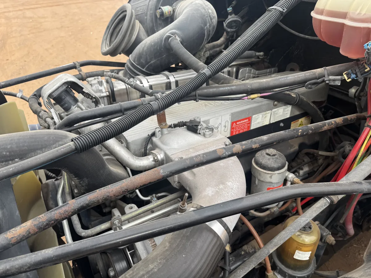 Freightliner Columbia - 13.5 Metros - Acorazado 2006 - Motor Mercedes - 329,714 millas - en venta Chihuahua