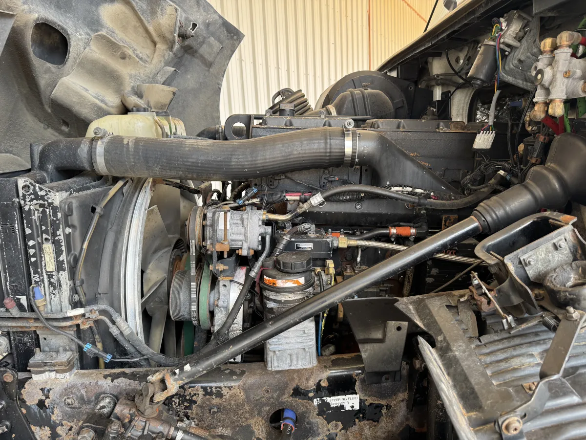 Volvo VN 2000 - Motor Cummins - 922,096 millas - en venta Chihuahua