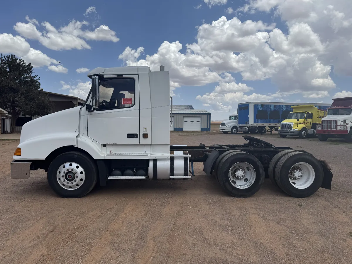 Volvo VN 2000 - Motor Cummins - 922,096 millas - en venta Chihuahua