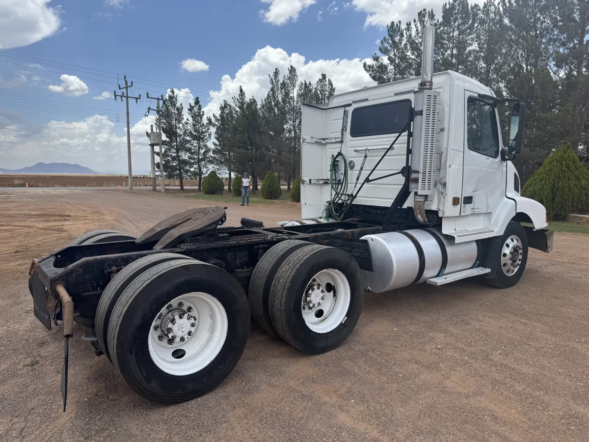 Volvo VN 2000 - Motor Cummins - 922,096 millas - en venta Chihuahua