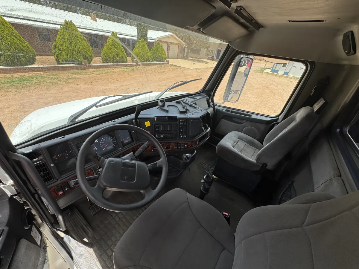 Volvo VN 2000 - Motor Cummins - 922,096 millas - en venta Chihuahua