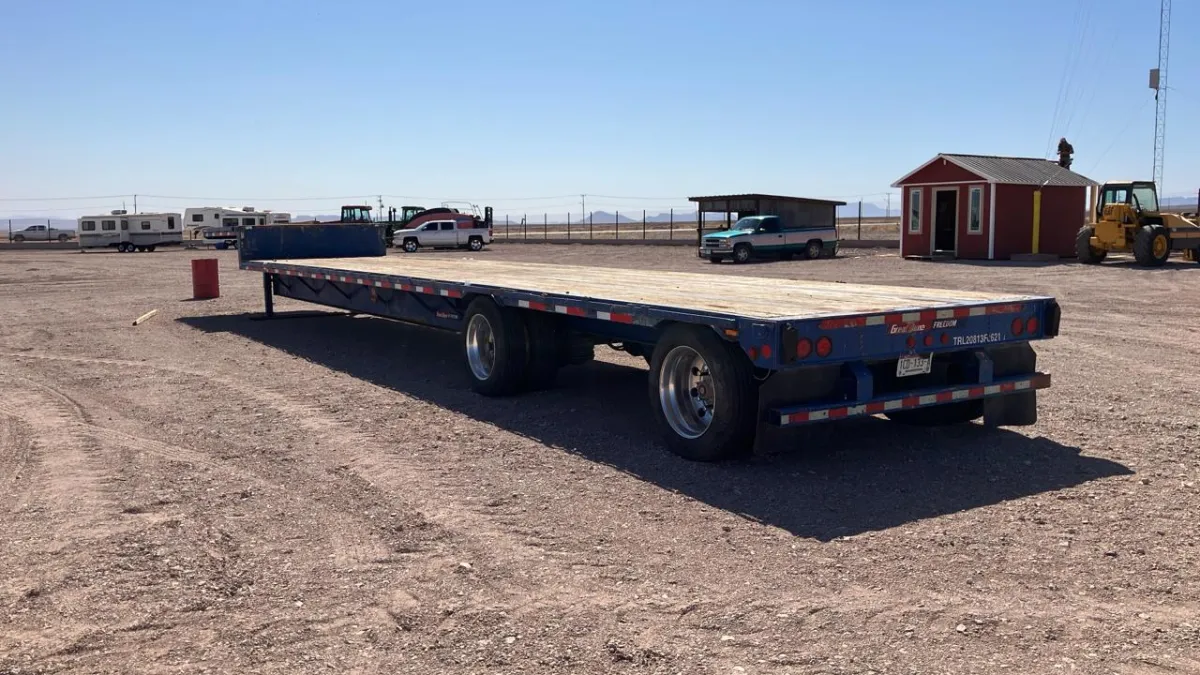 Internacional y Plataforma Great Dane 52 pies 2009 - Motor Cummins - 975,882 millas - en venta Chihuahua