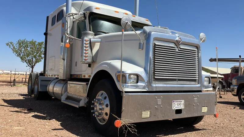 Internacional y Plataforma Great Dane 52 pies 2009 - Motor Cummins - 975,882 millas - foto 2 - en venta Chihuahua