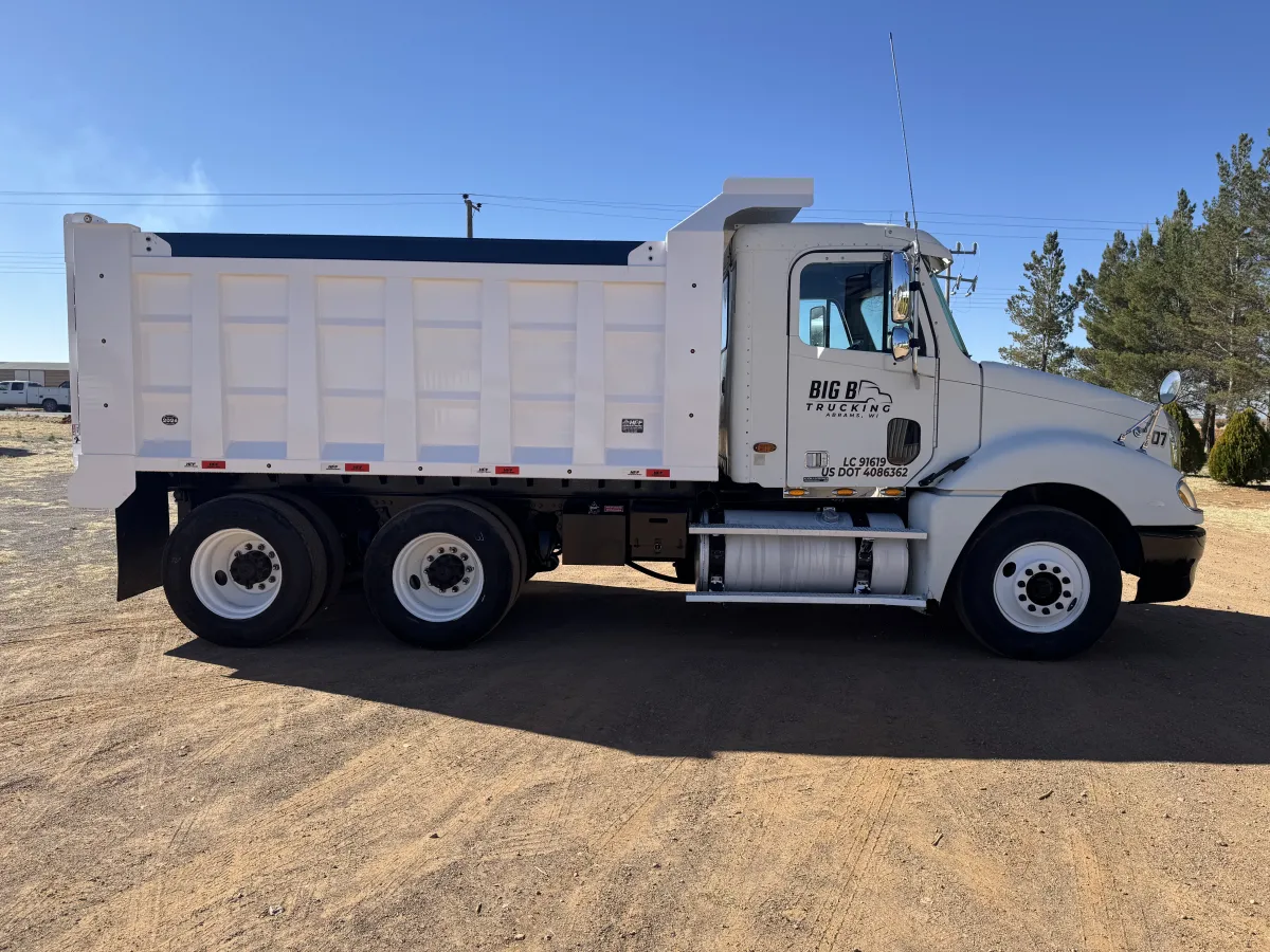 Freightliner Columbia 14 Metros - Acorazado 2004 - Motor Mercedes - 1,101,576 millas - en venta Chihuahua