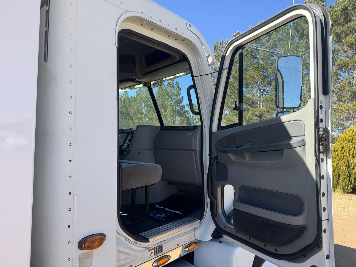 Freightliner Columbia 14 Metros - Acorazado 2004 - Motor Mercedes - 1,101,576 millas - en venta Chihuahua