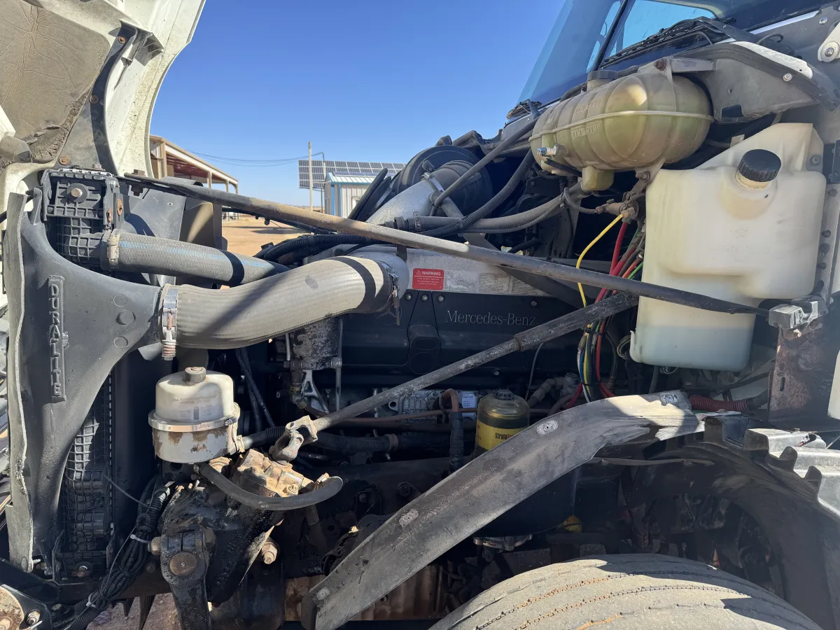 Freightliner Columbia 14 Metros - Acorazado 2004 - Motor Mercedes - 1,101,576 millas - en venta Chihuahua