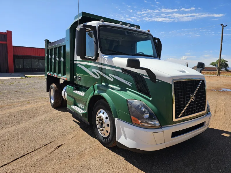 Volvo VNL 7m3 Acorazado Muelles 2016 - Motor Cummins - 964,170 millas - foto 1 - en venta Chihuahua