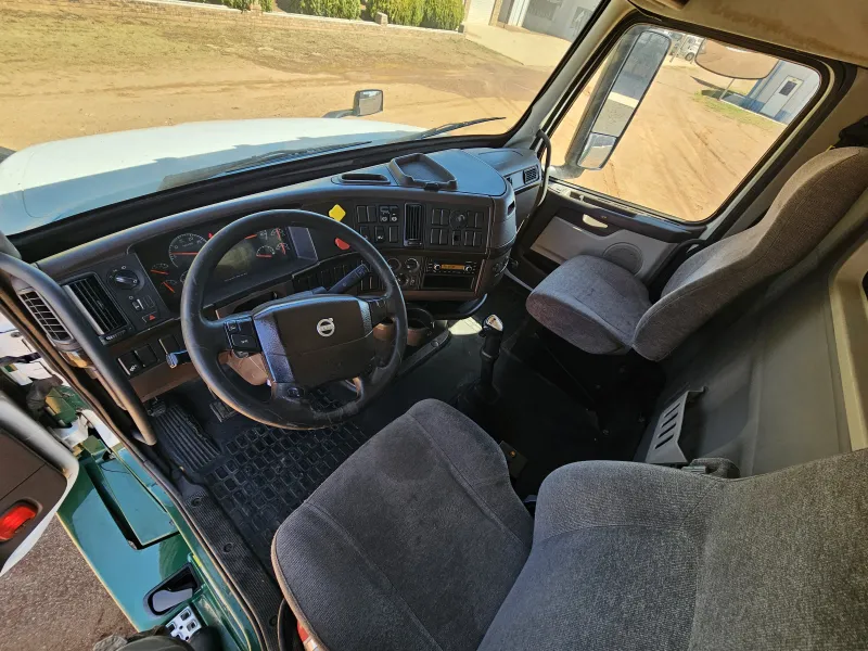Volvo VNL 7m3 Acorazado Muelles 2016 - Motor Cummins - 964,170 millas - foto 16 - en venta Chihuahua