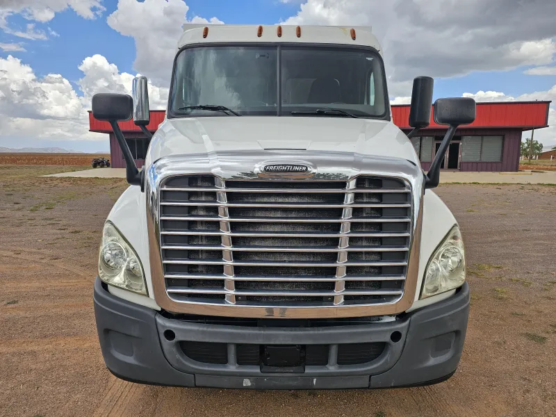 Freightliner Cascadia 2014 - Motor Detroit - 851,253 millas - foto 2 - en venta Chihuahua
