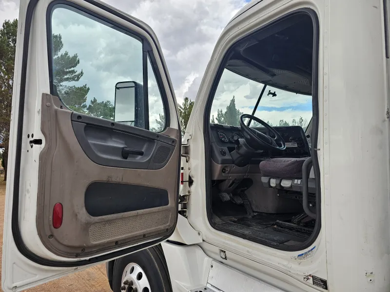 Freightliner Cascadia 2014 - Motor Detroit - 851,253 millas - foto 13 - en venta Chihuahua