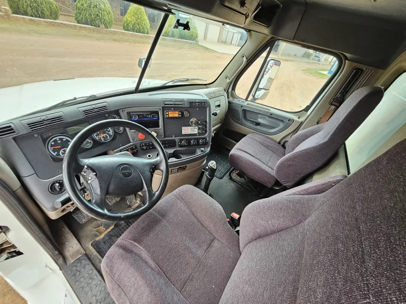 Freightliner Cascadia 2014 - Motor Detroit - 851,253 millas - foto 15 - en venta Chihuahua