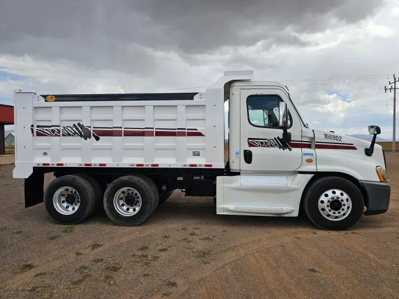 Freightliner Cascadia 2014 - Motor Detroit - 851,253 millas - foto 8 - en venta Chihuahua