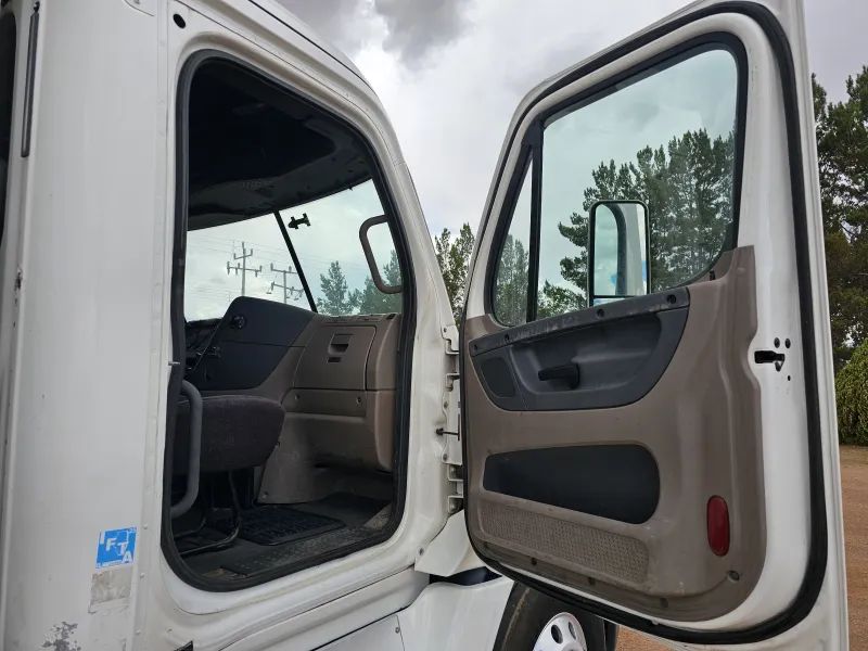 Freightliner Cascadia 2014 - Motor Detroit - 851,253 millas - foto 14 - en venta Chihuahua